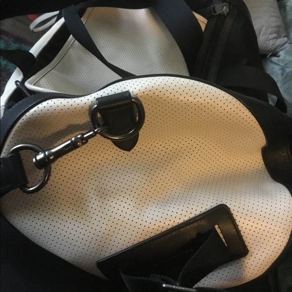 Perforated Coach Duffel-bag/gym bag - Picture 5 of 8